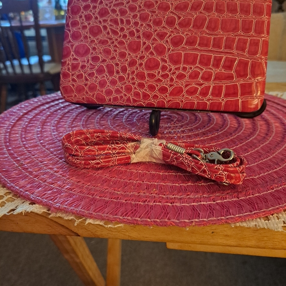 PAIGE PRODUCTS PINK  WALLET & CELL PHONE CLUTCH CROSSBODY - Picture 2 of 12